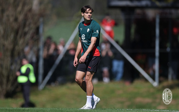 包含里尔迎意甲关键赛AC米兰围绕NBA季后赛豪取连胜，连对手都承认：上海海港转会期临场应变的词条